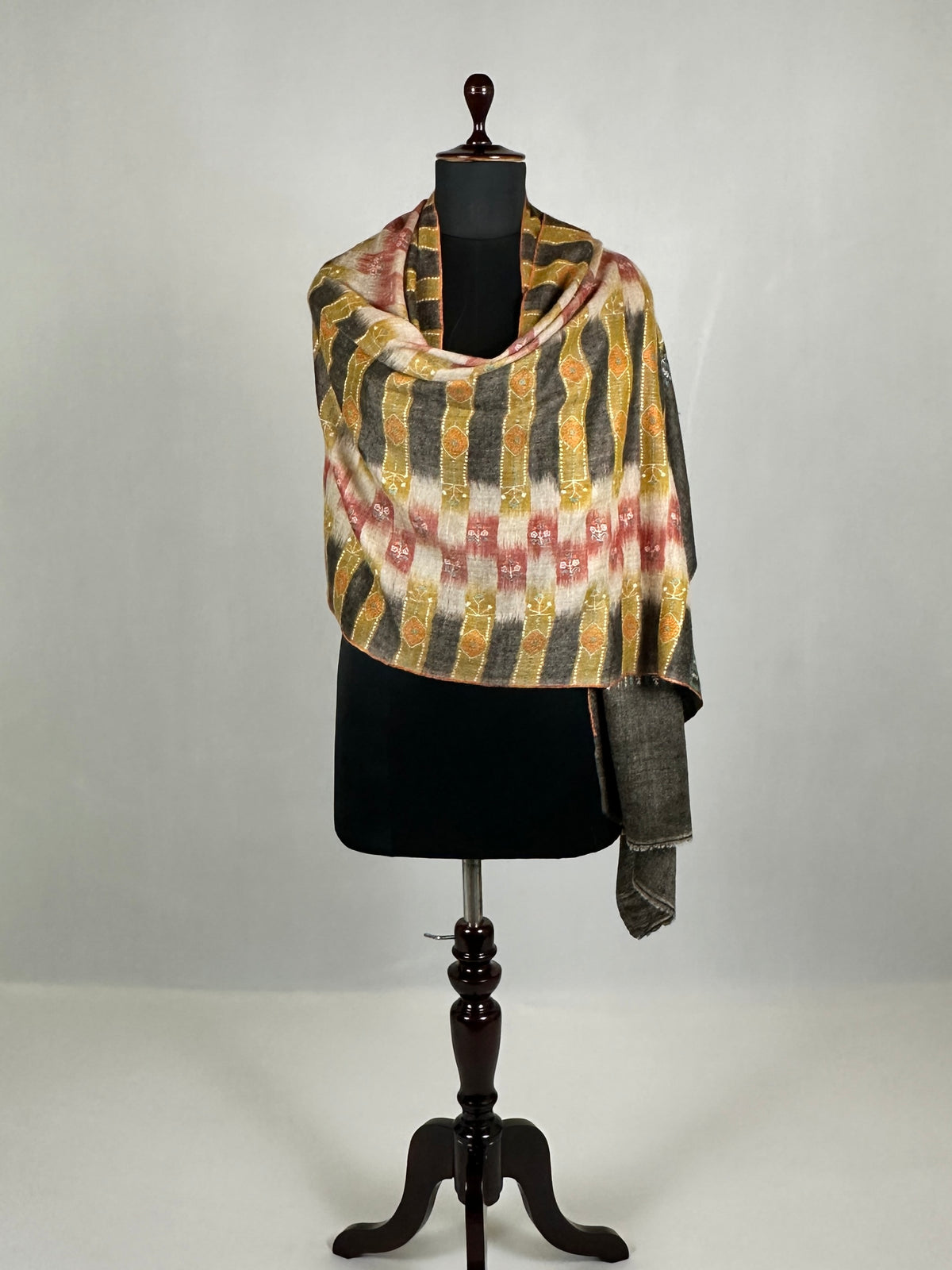 Pashmina Handloom Sozni Stole