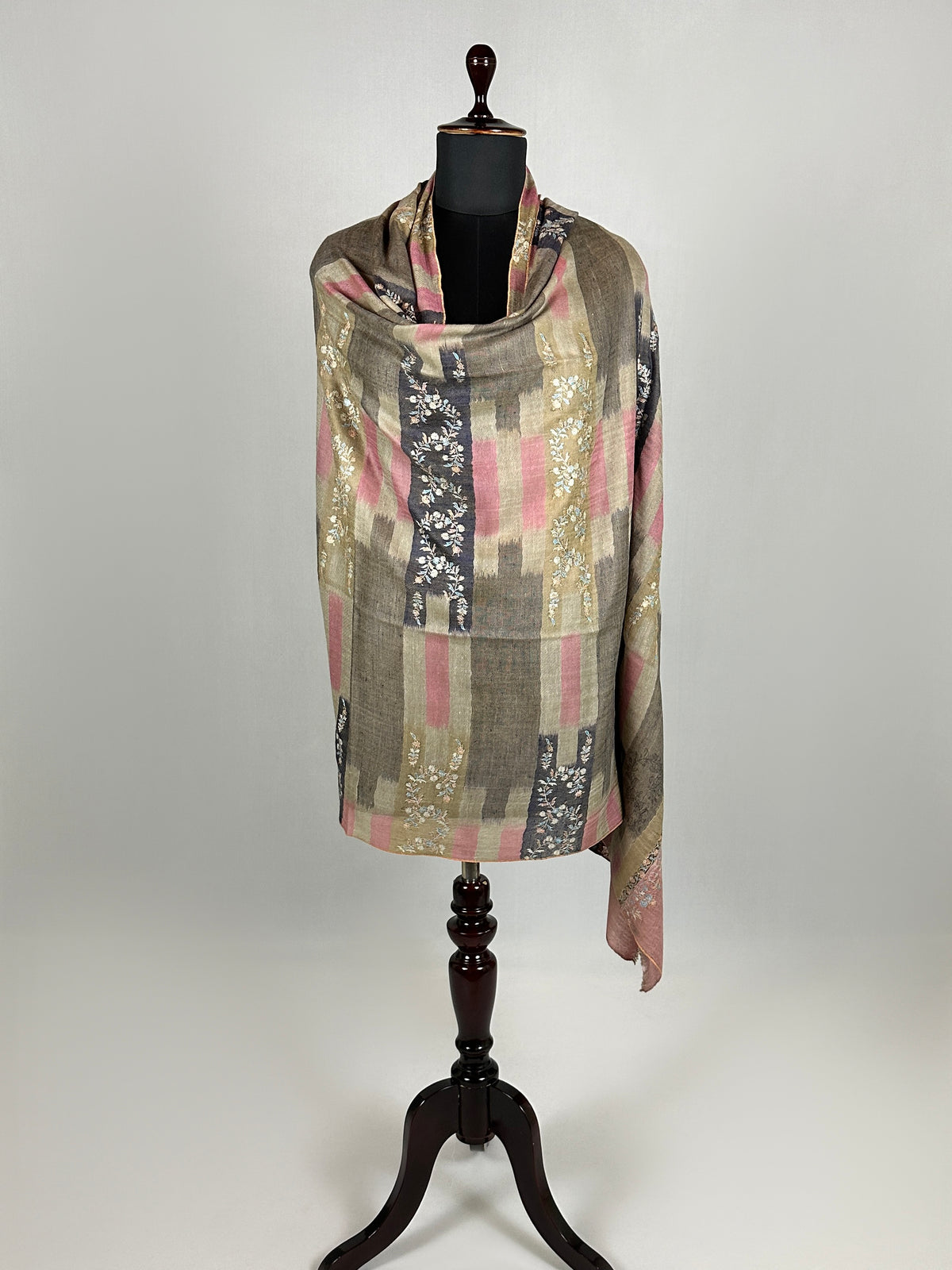 Pashmina Handloom Sozni Shawl