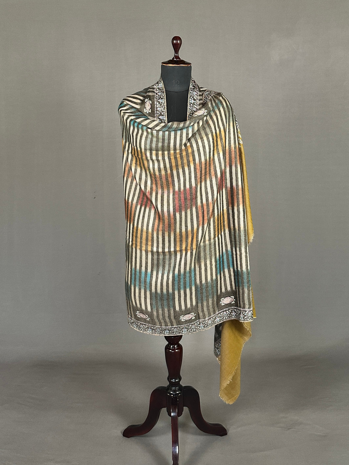 Pashmina Handloom Sozni Shawl